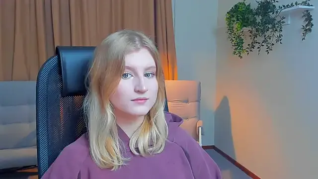 LisaRais from StripChat is Freechat