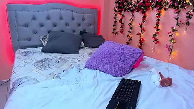 Girls: try live performances with matured performers, from dancing to quirks, in a variety of beautiful sex cams.