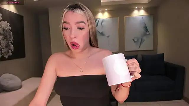 LizzCooper from StripChat is Freechat
