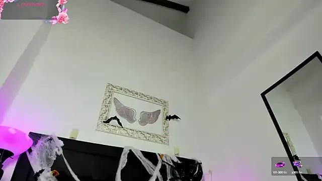 Lola_Blondie from StripChat is Freechat