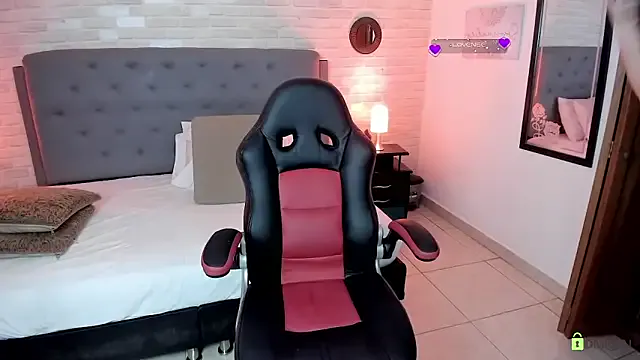 Girls: try live performances with matured performers, from dancing to quirks, in a variety of beautiful sex cams.