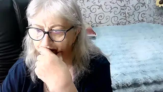 LolkaAlyss from StripChat