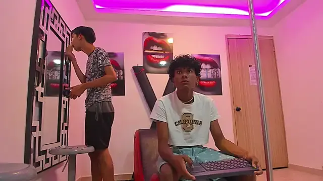 Girls: try live performances with matured performers, from dancing to quirks, in a variety of beautiful sex cams.