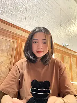 Lonnina from StripChat is Freechat