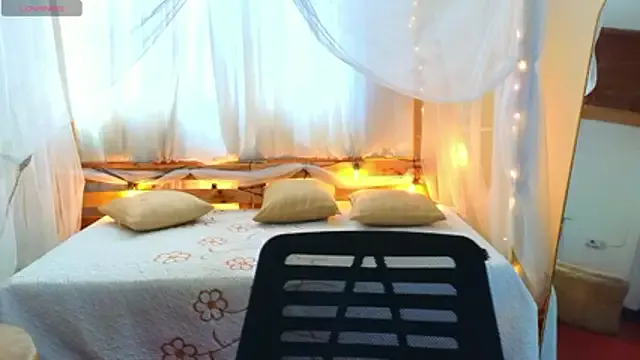 loreaniss from StripChat is Freechat