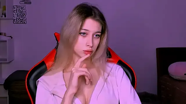 Lori_lolii from StripChat is Freechat