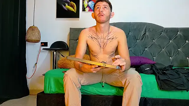 Louis_bcasta1 from StripChat