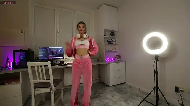 Girls: try live performances with matured performers, from dancing to quirks, in a variety of beautiful sex cams.