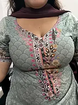 lovely_zara from StripChat is Freechat