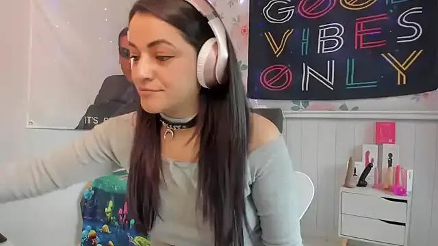 LovelyAzucena from StripChat is Freechat