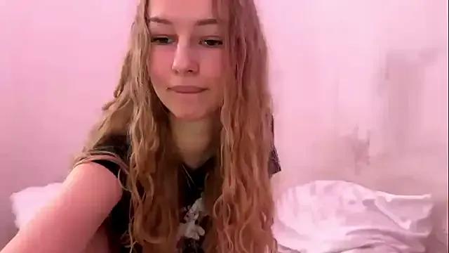 LovelyLolaBunny18 from StripChat is Freechat