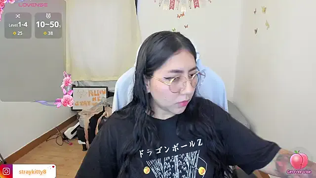 LoveLyy- from StripChat is Freechat