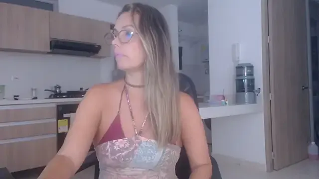 LovePaula from StripChat is Freechat