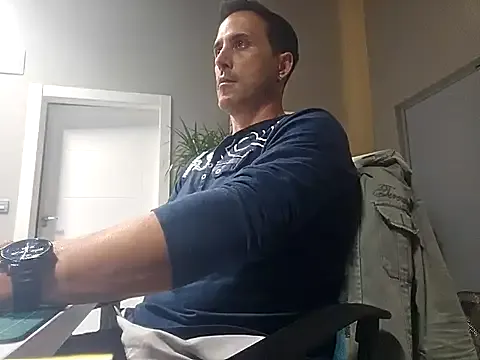 Lucas___81 from StripChat is Freechat