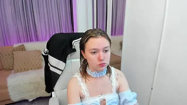 Lucia_Copper from StripChat is Freechat