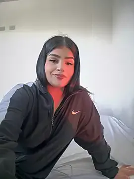 LucianaQuen from StripChat is Freechat