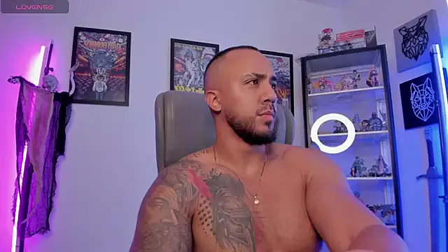 luck_spartans from StripChat is Freechat