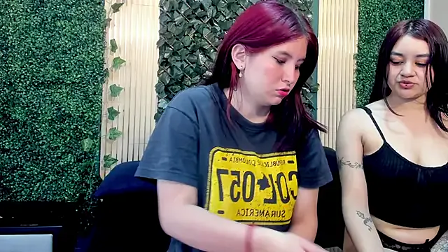 Lucy_and_Karoline from StripChat is Freechat