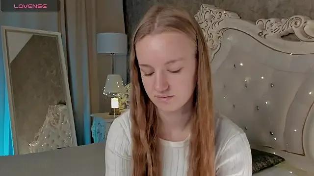 Lucy_Shaw from StripChat is Freechat