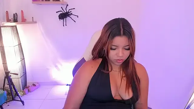 Lucy_Strong from StripChat is Freechat