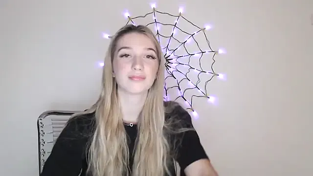 Lucyreeel_ from StripChat is Freechat