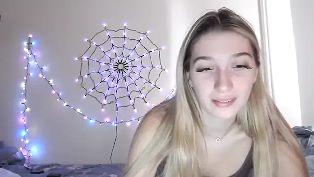 Lucyreeel_ from StripChat is Freechat