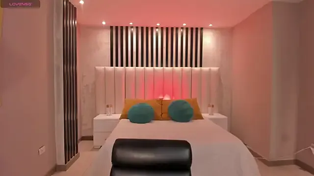 LucyWeiss_ from StripChat is Freechat