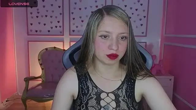 luisa_lulu_t from StripChat is Freechat
