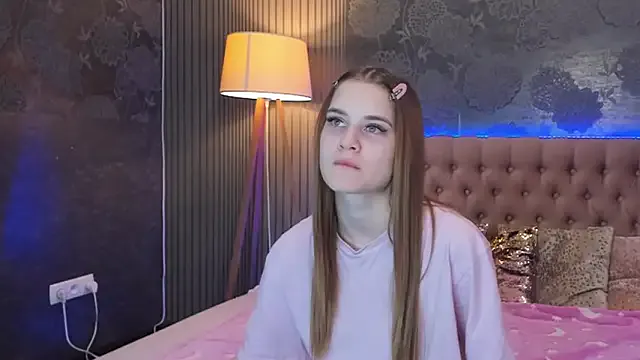 LuisaClover from StripChat is Freechat