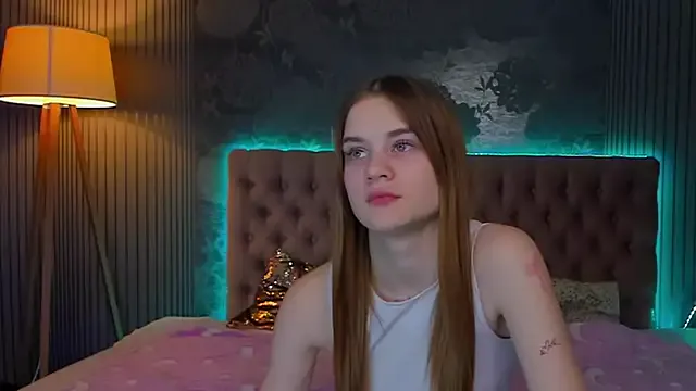 LuisaClover from StripChat is Freechat