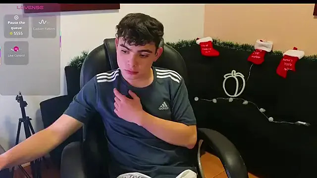 lukeboyce33 from StripChat is Freechat