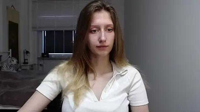 LUNA_delight from StripChat is Freechat