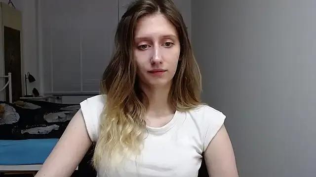 LUNA_delight from StripChat is Freechat