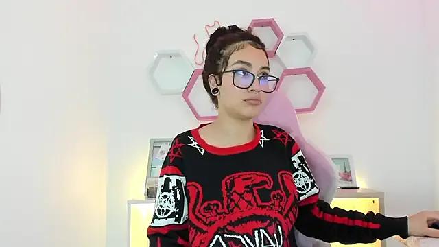 Luna_meyeer from StripChat is Freechat