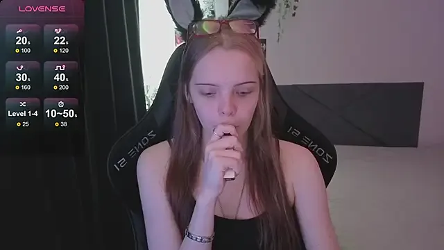 Luna_Navy from StripChat is Freechat