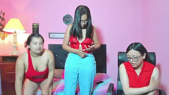 Girls: try live performances with matured performers, from dancing to quirks, in a variety of beautiful sex cams.