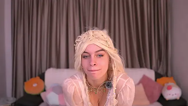 Luna_Veyra from StripChat is Freechat