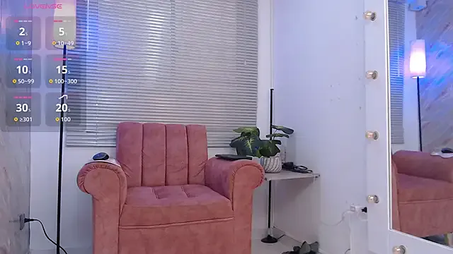 Lunaa_Milf from StripChat is Freechat