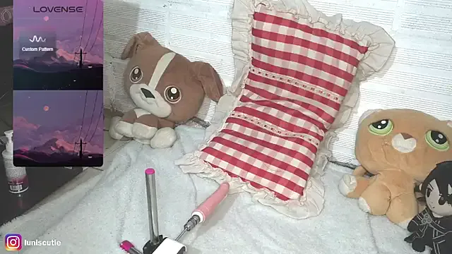 lunacutie from StripChat is Freechat