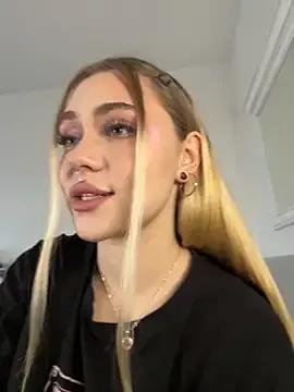 LunaMillie from StripChat is Freechat