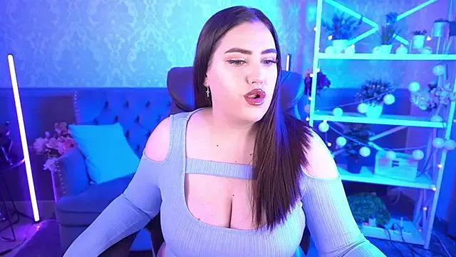 LunaPearll from StripChat is Freechat