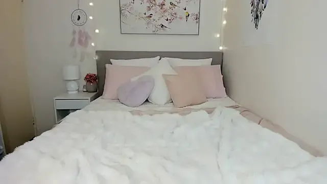 lunaraeXO from StripChat is Freechat