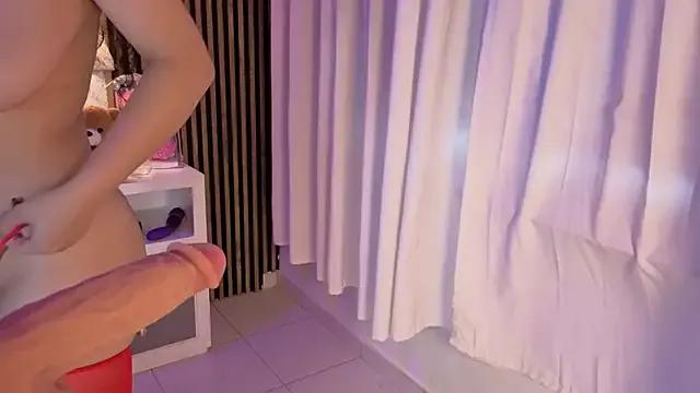 LunaRosse_ from StripChat is Freechat