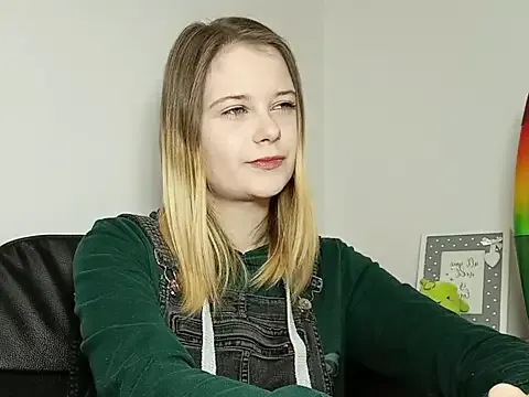 LydiaYoung from StripChat is Freechat