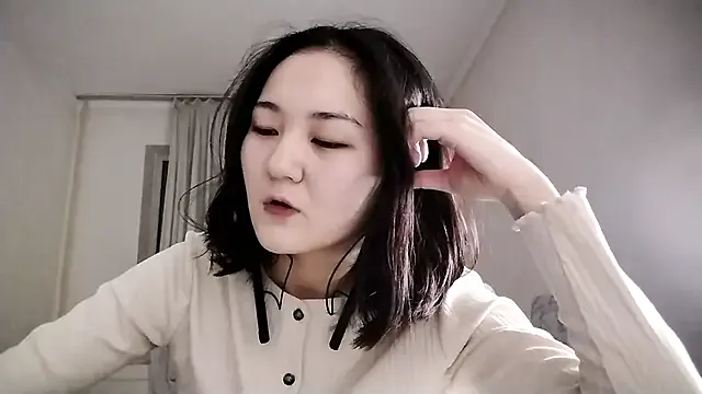 Lyndasilk from StripChat is Freechat