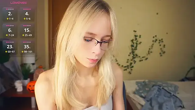 LynetBurby from StripChat is Freechat