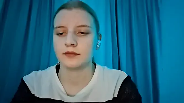 LynteriLain from StripChat is Freechat