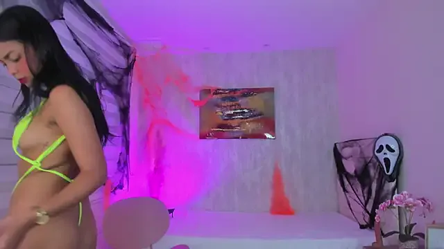 lyra_neeson from StripChat is Freechat