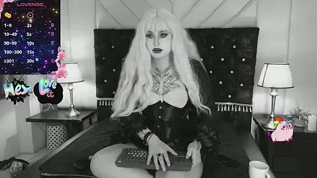 Madamexravenx from StripChat is Freechat