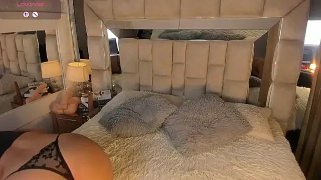 MaddyGray_ from StripChat is Freechat